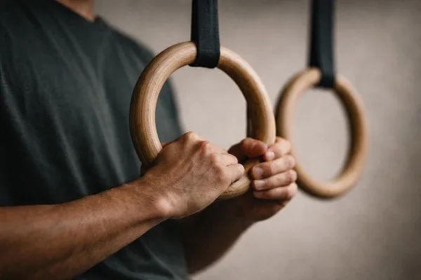 Suspension Squat Hanging